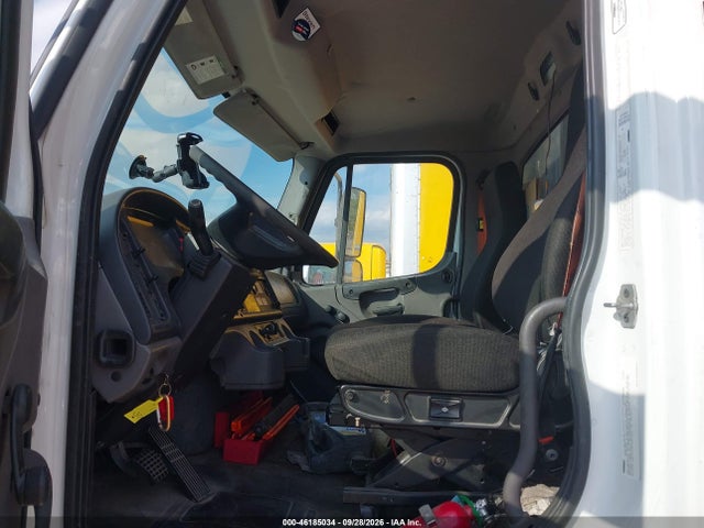 2015 Freightliner M2 106 Medium Duty მანქანა იყიდება აუქციონზე, vin: 1FVHCYCY0FHGJ9399, აუქციონის ნომერი: 46185034