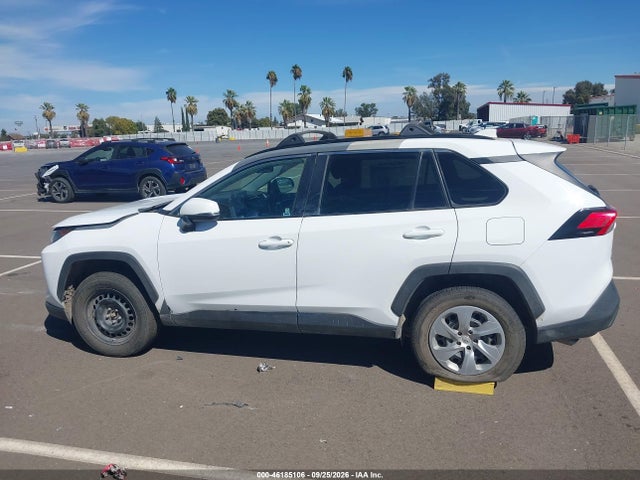 Toyota RAV4 LE 2021 2T3K1RFVXMW104185 Image 14