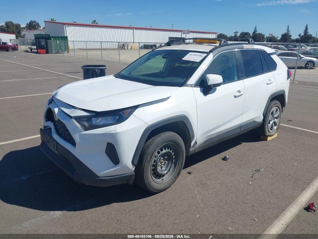 Toyota RAV4 LE 2021 2T3K1RFVXMW104185 Image 2