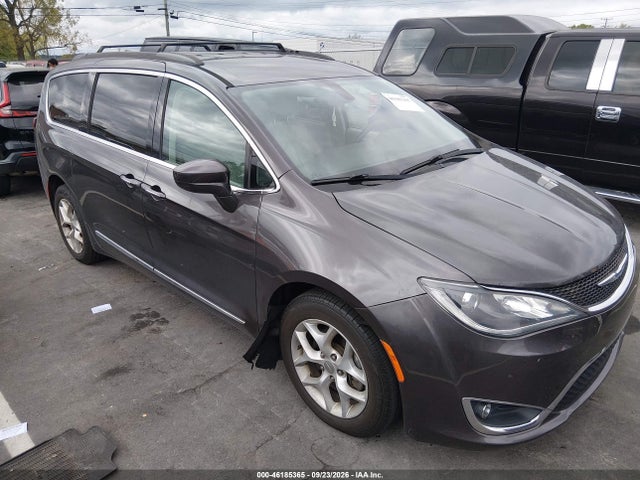 Продажа на аукционе авто 2017 Chrysler Pacifica Touring-l, vin: 2C4RC1BG1HR794815, номер лота: 46185365