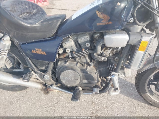 46185434 :رقم المزاد ، JH2RC0715CM000593 vin ، 1982 Honda Vf750 C مزاد بيع