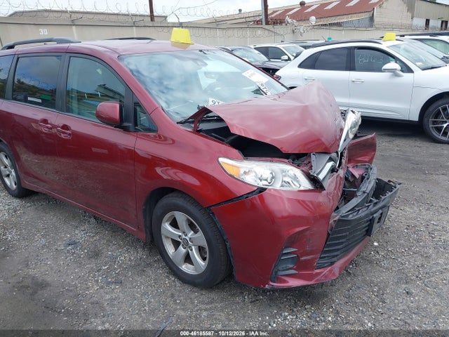 2018 Toyota Sienna Le 8 Passenger მანქანა იყიდება აუქციონზე, vin: 5TDKZ3DC3JS909014, აუქციონის ნომერი: 46185587