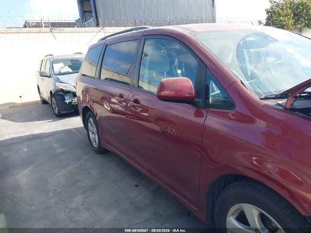 2018 Toyota Sienna Le 8 Passenger მანქანა იყიდება აუქციონზე, vin: 5TDKZ3DC3JS909014, აუქციონის ნომერი: 46185587