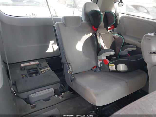 2018 Toyota Sienna Le 8 Passenger მანქანა იყიდება აუქციონზე, vin: 5TDKZ3DC3JS909014, აუქციონის ნომერი: 46185587