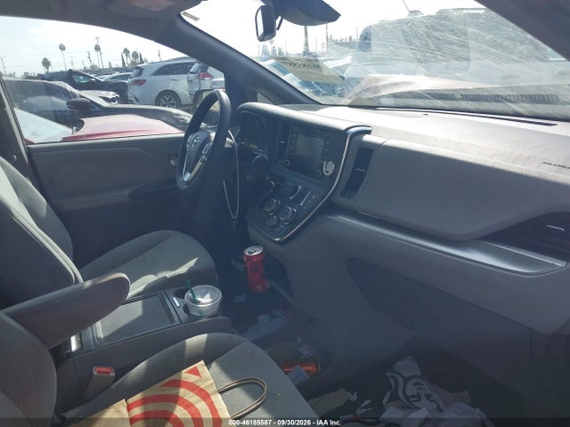 2018 Toyota Sienna Le 8 Passenger მანქანა იყიდება აუქციონზე, vin: 5TDKZ3DC3JS909014, აუქციონის ნომერი: 46185587
