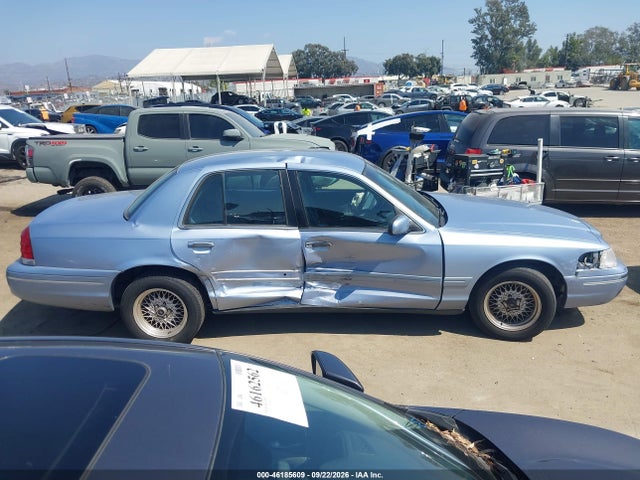 1998 Ford Crown Victoria Lx მანქანა იყიდება აუქციონზე, vin: 2FAFP74W5WX182761, აუქციონის ნომერი: 46185609