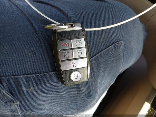 46185830 :رقم المزاد ، KNDMC5C19F6023003 vin ، 2015 Kia Sedona Ex مزاد بيع