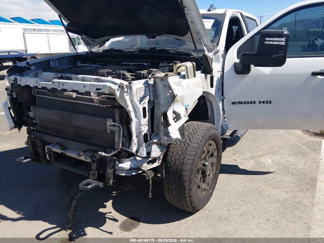 1GC4YNEY5NF303141 Chevrolet Silverado 2500hd 4wd Standard Bed Lt