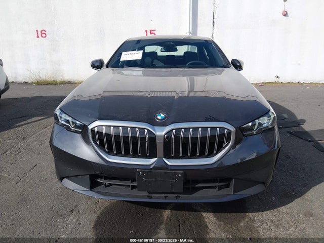 2027 Bmw 530i მანქანა იყიდება აუქციონზე, vin: WBA53FJ03VCY36807, აუქციონის ნომერი: 46186197