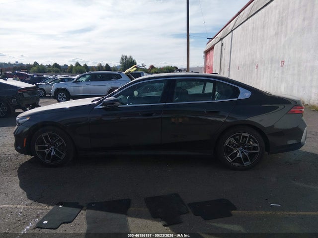 2027 Bmw 530i მანქანა იყიდება აუქციონზე, vin: WBA53FJ03VCY36807, აუქციონის ნომერი: 46186197
