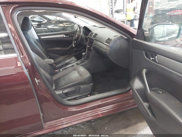 1VWBS7A3XEC035698 Volkswagen Passat 1.8t Se