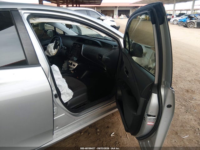 Toyota Prius Two 2018 JTDKBRFU9J3068508 Image 5
