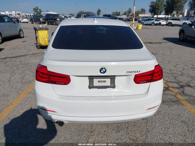2017 Bmw 320i მანქანა იყიდება აუქციონზე, vin: WBA8A9C53HK619894, აუქციონის ნომერი: 46186560