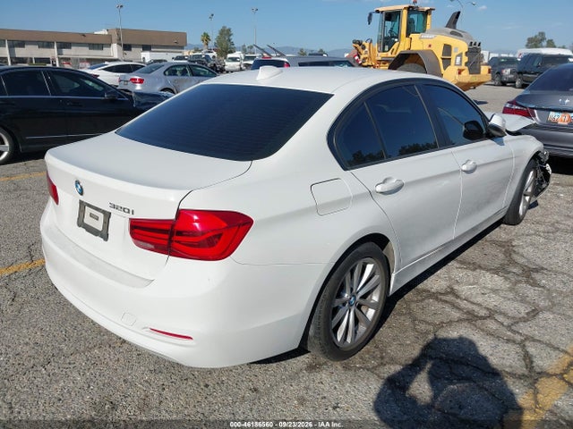 2017 Bmw 320i მანქანა იყიდება აუქციონზე, vin: WBA8A9C53HK619894, აუქციონის ნომერი: 46186560