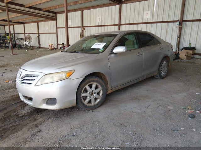46186832 :رقم المزاد ، 4T1BF3EK3AU085134 vin ، 2010 Toyota Camry Le مزاد بيع