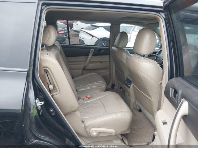2010 Toyota Highlander Se V6 მანქანა იყიდება აუქციონზე, vin: 5TDJK3EH3AS039940, აუქციონის ნომერი: 46186952