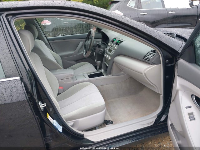 46187252 :رقم المزاد ، 4T1BF3EK4BU228559 vin ، 2011 Toyota Camry Le مزاد بيع