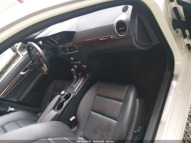 46187770 :رقم المزاد ، WDDGF8AB1EA956719 vin ، 2014 Mercedes-benz C 300 Luxury 4matic/sport 4matic مزاد بيع