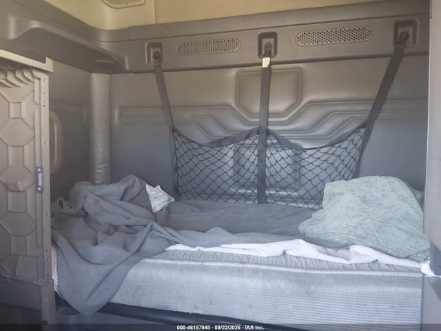 46187948 :رقم المزاد ، 1FUJGLDR4ASAV2565 vin ، 2010 Freightliner Cascadia 125 مزاد بيع