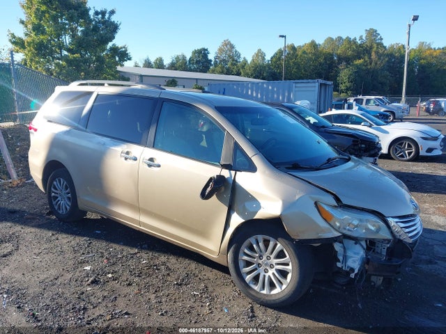 46187957 :رقم المزاد ، 5TDDK3DC6BS003938 vin ، 2011 Toyota Sienna Limited مزاد بيع