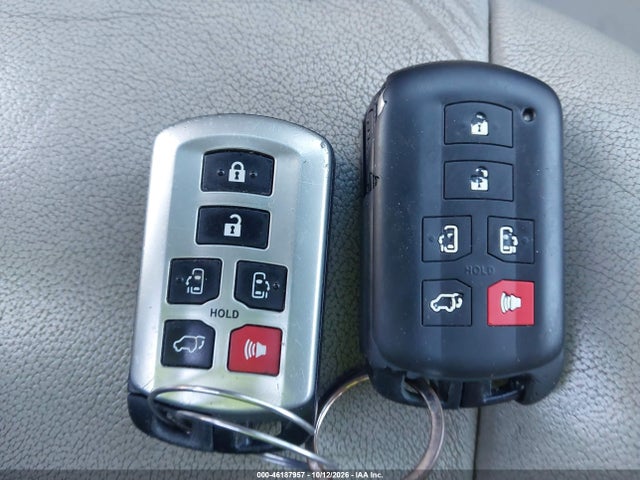 46187957 :رقم المزاد ، 5TDDK3DC6BS003938 vin ، 2011 Toyota Sienna Limited مزاد بيع