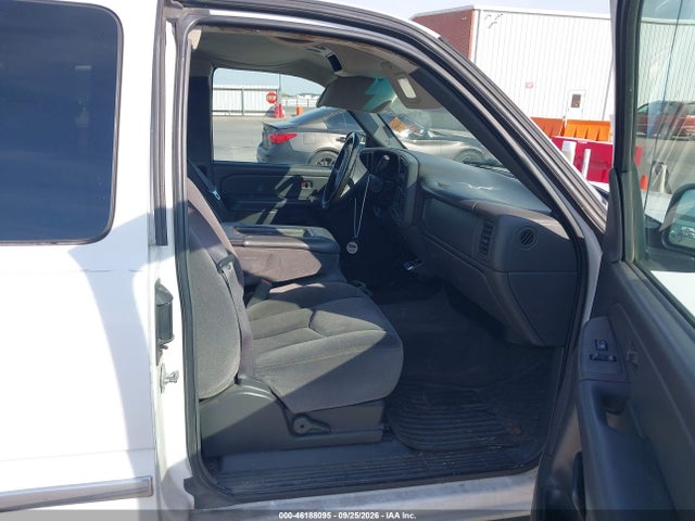 46188095 :رقم المزاد ، 1GTEC19T35Z350158 vin ، 2005 Gmc Sierra 1500 Sle مزاد بيع