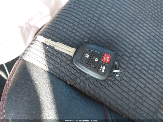 46188408 :رقم المزاد ، 4T1BF1FK0GU230593 vin ، 2016 Toyota Camry Se مزاد بيع