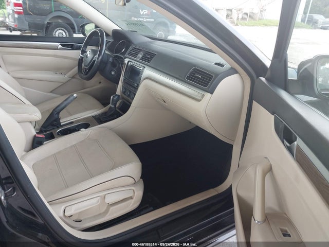 2016 Volkswagen Passat 1.8t Se მანქანა იყიდება აუქციონზე, vin: 1VWBS7A3XGC045666, აუქციონის ნომერი: 46188514