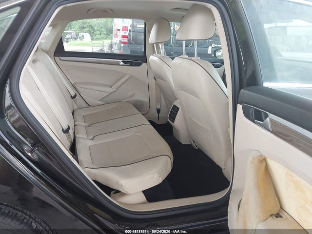 2016 Volkswagen Passat 1.8t Se მანქანა იყიდება აუქციონზე, vin: 1VWBS7A3XGC045666, აუქციონის ნომერი: 46188514