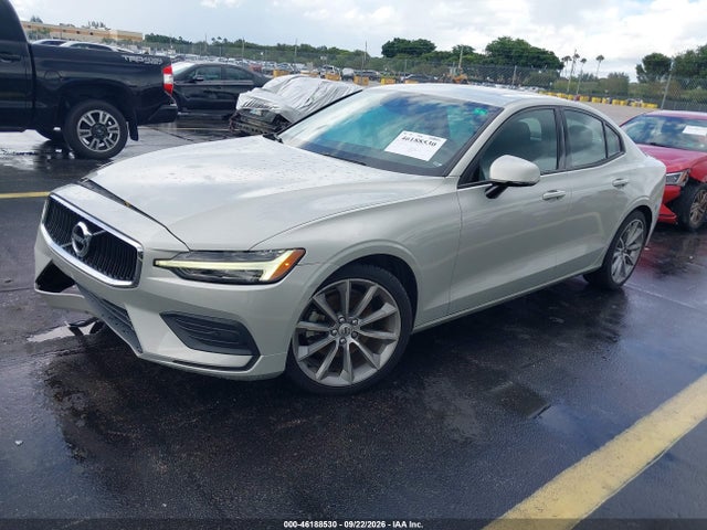 46188530 :رقم المزاد ، 7JR102FK8LG065202 vin ، 2020 Volvo S60 T5 Momentum مزاد بيع