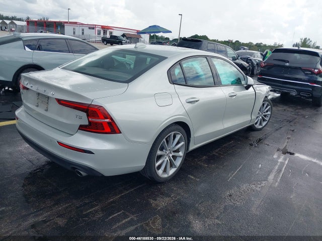46188530 :رقم المزاد ، 7JR102FK8LG065202 vin ، 2020 Volvo S60 T5 Momentum مزاد بيع