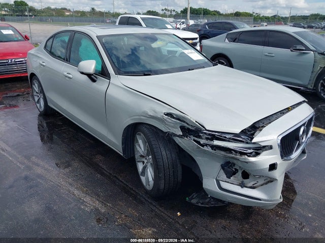 46188530 :رقم المزاد ، 7JR102FK8LG065202 vin ، 2020 Volvo S60 T5 Momentum مزاد بيع