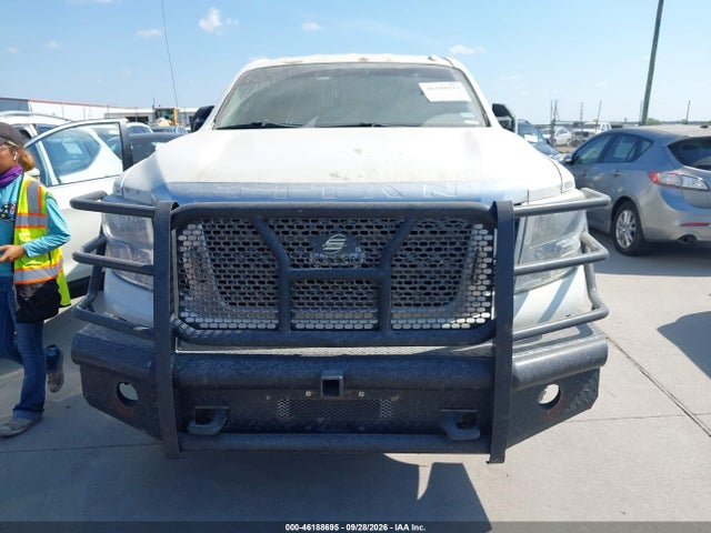 46188695 :رقم المزاد ، 1N6AA1F40JN513784 vin ، 2018 Nissan Titan Xd Sv Gas مزاد بيع