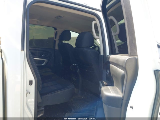 46188695 :رقم المزاد ، 1N6AA1F40JN513784 vin ، 2018 Nissan Titan Xd Sv Gas مزاد بيع