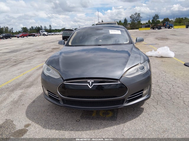 46188722 :رقم المزاد ، 5YJSA1DP2DFP05327 vin ، 2013 Tesla Model S Performance مزاد بيع