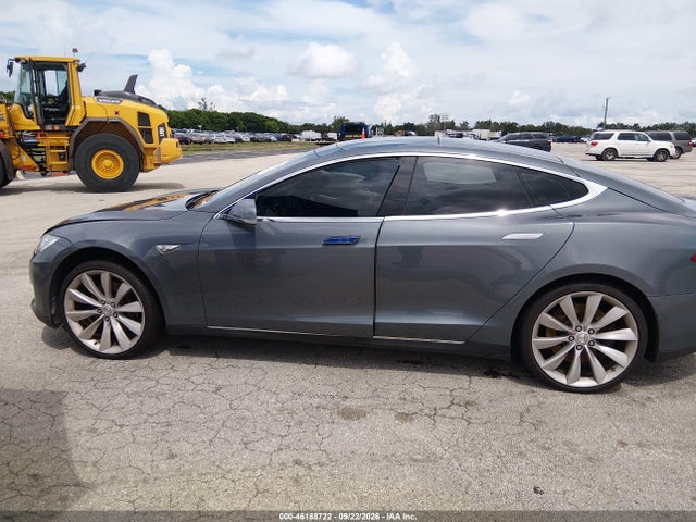 46188722 :رقم المزاد ، 5YJSA1DP2DFP05327 vin ، 2013 Tesla Model S Performance مزاد بيع