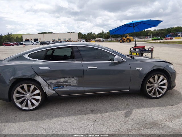 46188722 :رقم المزاد ، 5YJSA1DP2DFP05327 vin ، 2013 Tesla Model S Performance مزاد بيع