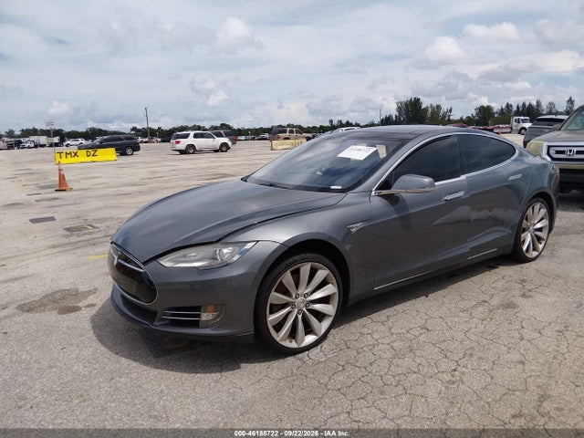 46188722 :رقم المزاد ، 5YJSA1DP2DFP05327 vin ، 2013 Tesla Model S Performance مزاد بيع