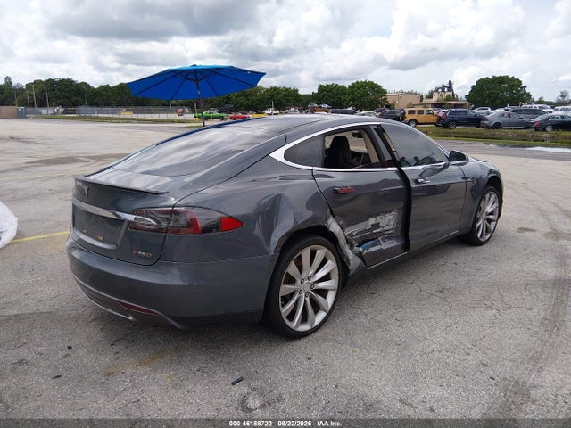 46188722 :رقم المزاد ، 5YJSA1DP2DFP05327 vin ، 2013 Tesla Model S Performance مزاد بيع