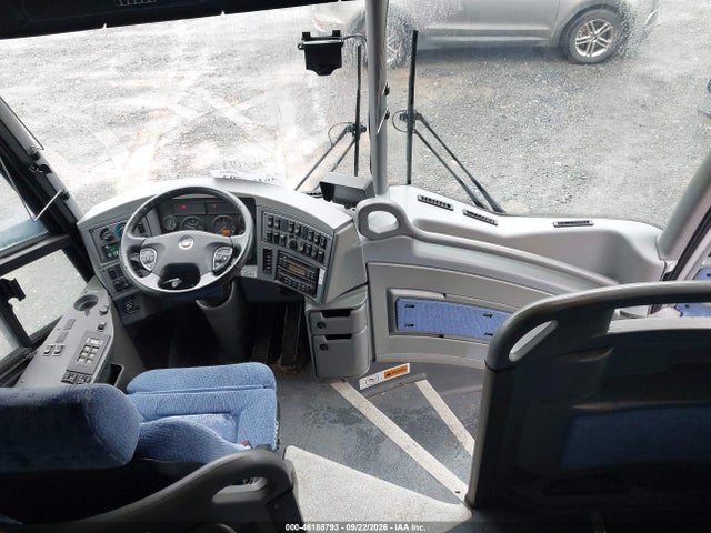 46188793 :رقم المزاد ، 2MG3JMHA8BW065743 vin ، 2011 Motor Coach Industries Transit Bus مزاد بيع