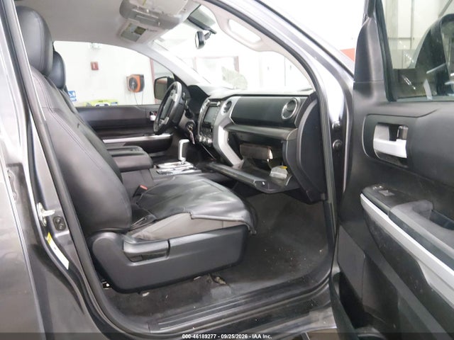 46189277 :رقم المزاد ، 5TFUY5F14HX669690 vin ، 2017 Toyota Tundra Sr5 5.7l V8 مزاد بيع