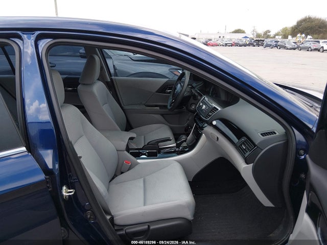 46189296 :رقم المزاد ، 1HGCR2F32HA130594 vin ، 2017 Honda Accord Lx مزاد بيع