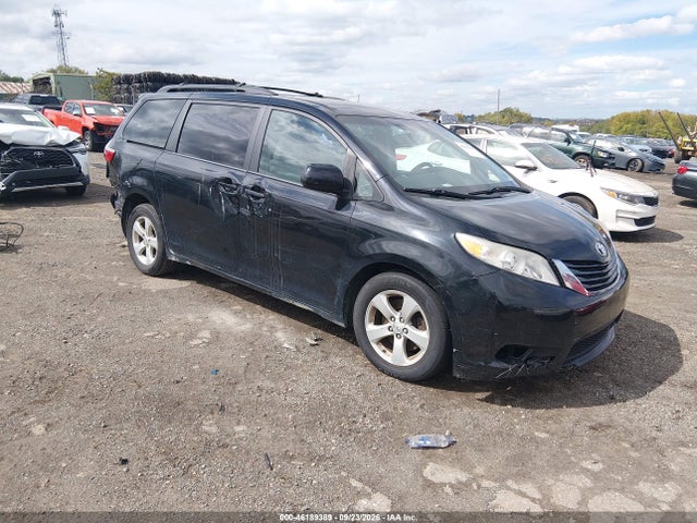 46189389 :رقم المزاد ، 5TDKK3DC0FS590733 vin ، 2015 Toyota Sienna Le مزاد بيع