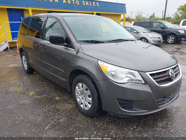 46189454 :رقم المزاد ، 2V4RW4D10AR324689 vin ، 2010 Volkswagen Routan S مزاد بيع