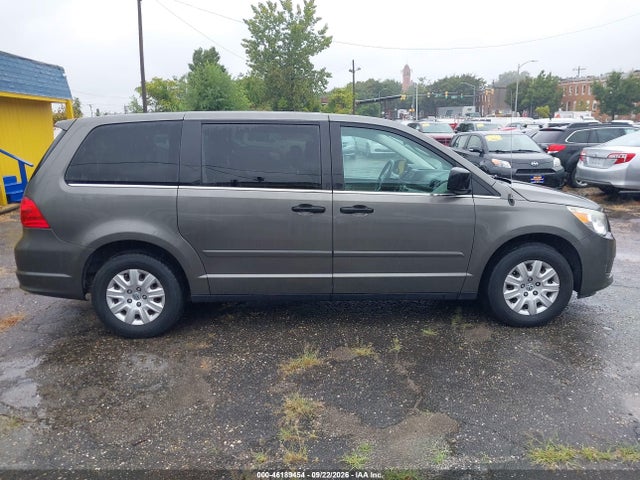 46189454 :رقم المزاد ، 2V4RW4D10AR324689 vin ، 2010 Volkswagen Routan S مزاد بيع