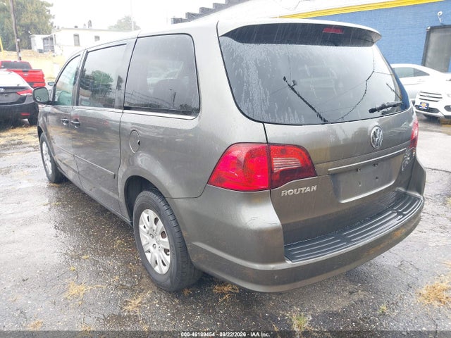 46189454 :رقم المزاد ، 2V4RW4D10AR324689 vin ، 2010 Volkswagen Routan S مزاد بيع