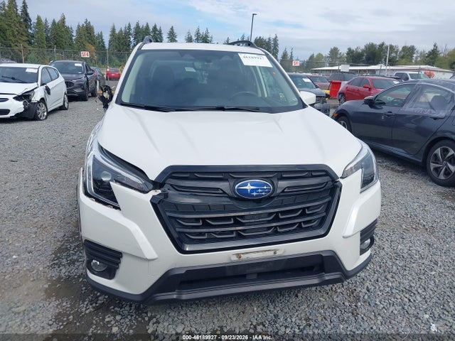 46189927 :رقم المزاد ، JF2SKAECXNH501368 vin ، 2022 Subaru Forester Premium مزاد بيع