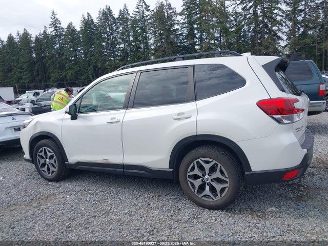 46189927 :رقم المزاد ، JF2SKAECXNH501368 vin ، 2022 Subaru Forester Premium مزاد بيع
