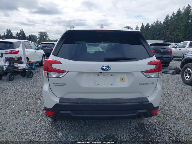 46189927 :رقم المزاد ، JF2SKAECXNH501368 vin ، 2022 Subaru Forester Premium مزاد بيع