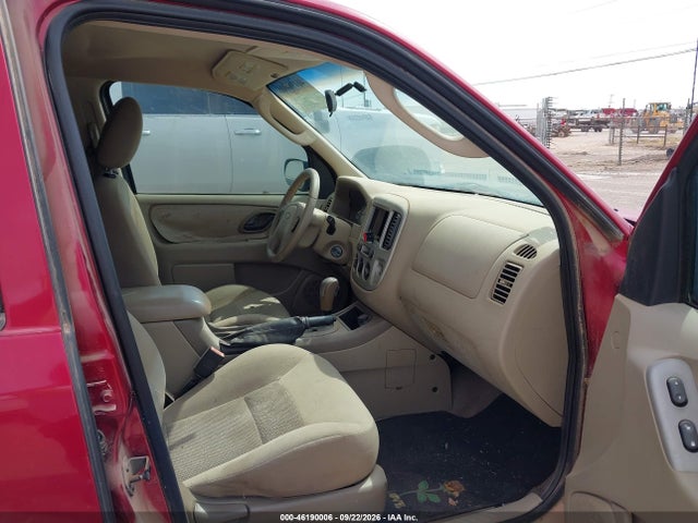 46190006 :رقم المزاد ، 1FMYU93185KD17953 vin ، 2005 Ford Escape Xlt مزاد بيع